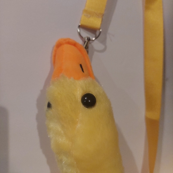 Mylane new crossbody yellow duck handbag. - Picture 2 of 4